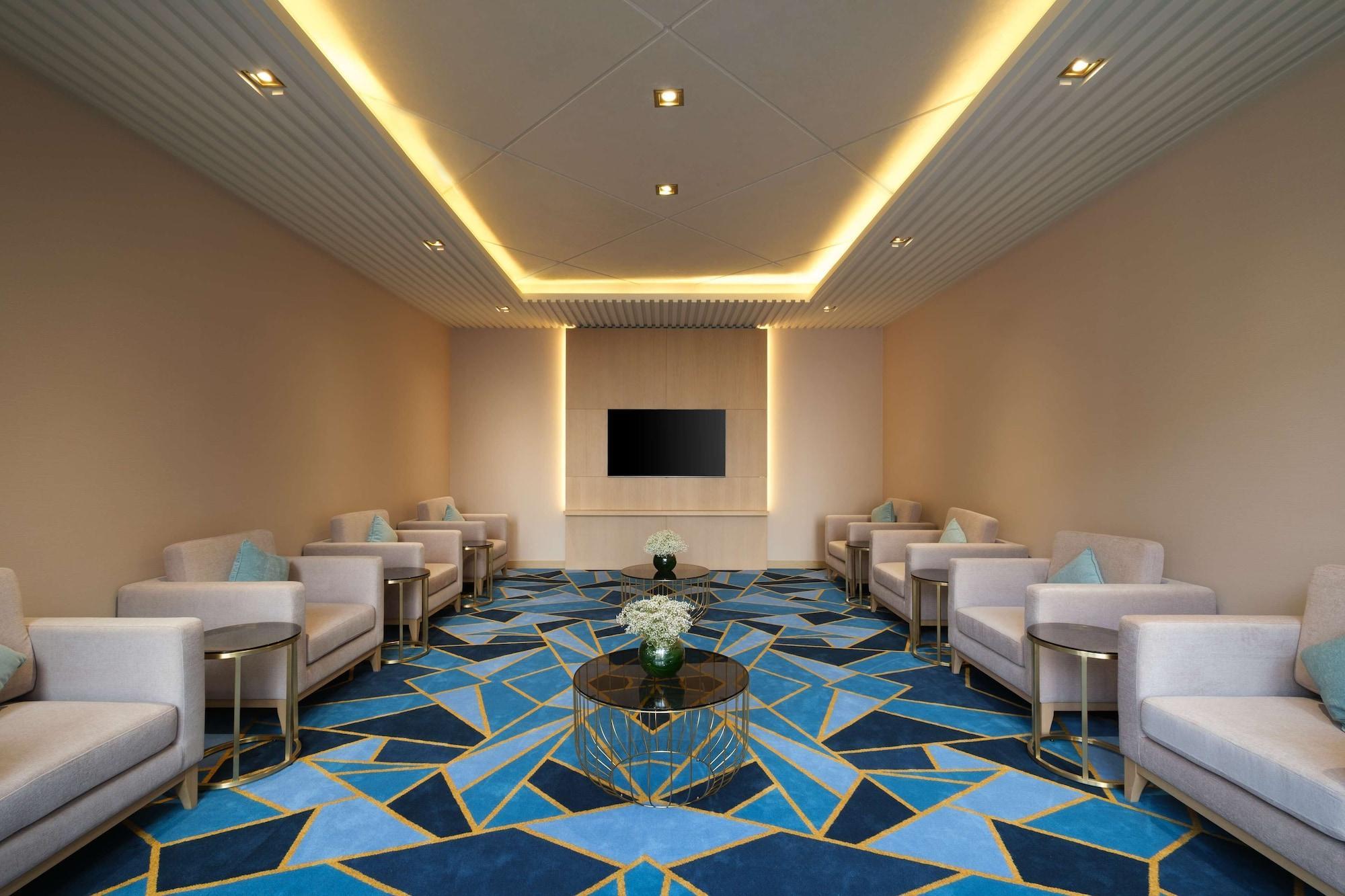 Maani Muscat Hotel & Suites Exterior photo