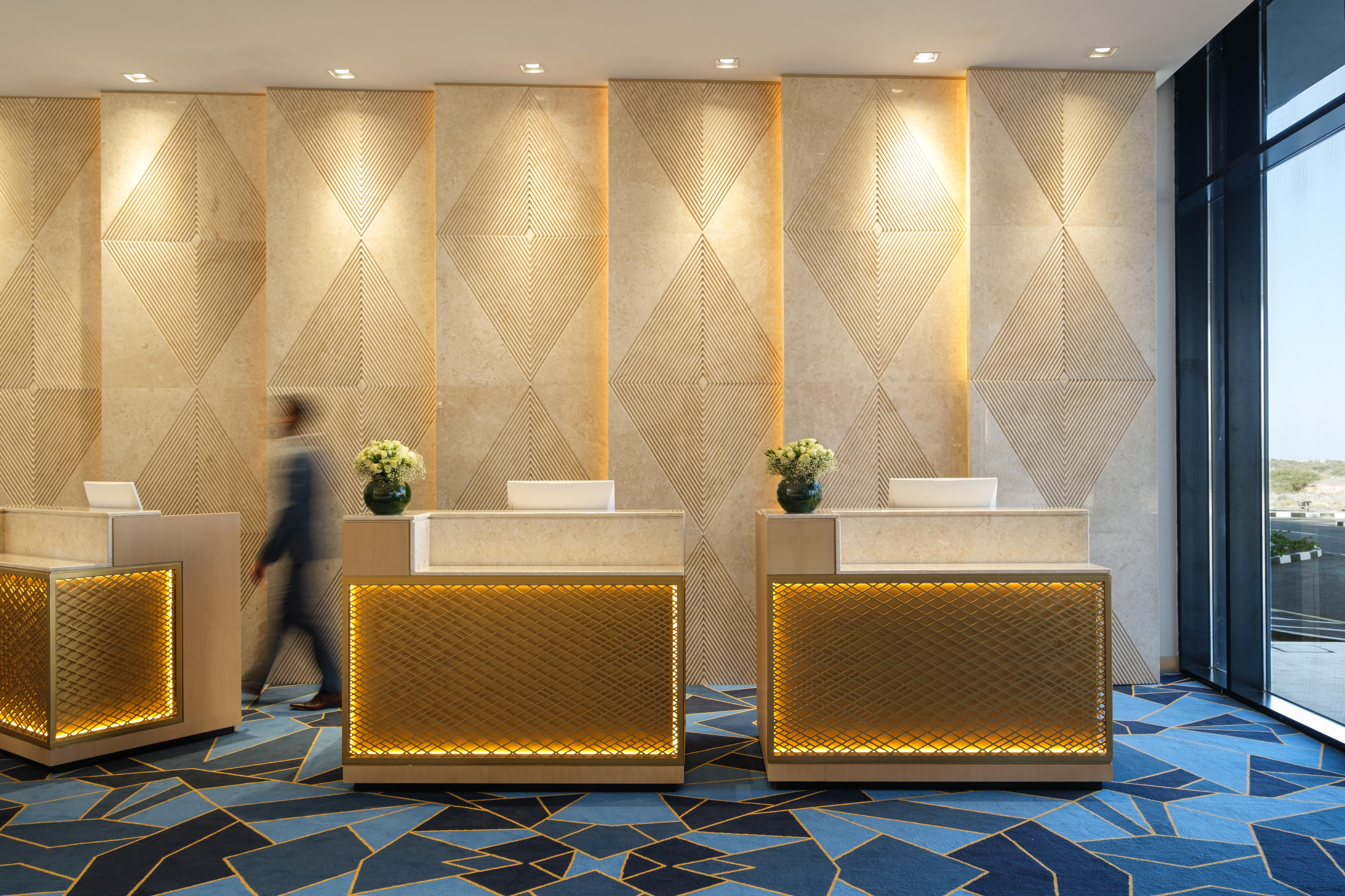 Maani Muscat Hotel & Suites Exterior photo