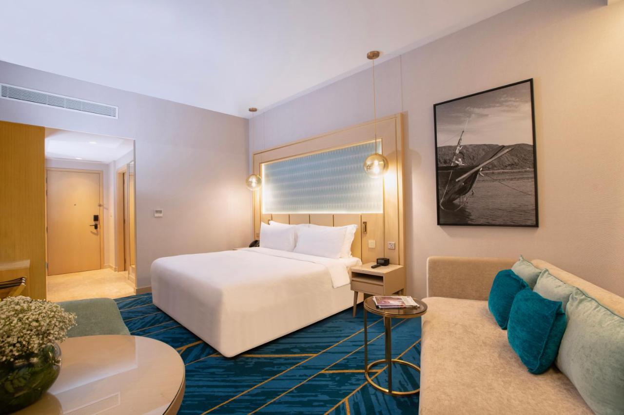 Maani Muscat Hotel & Suites Exterior photo