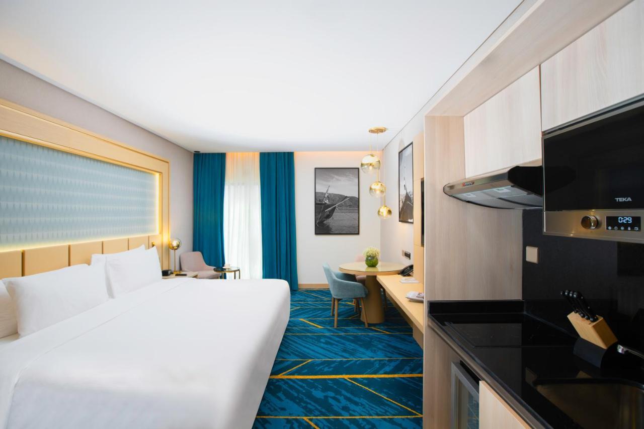 Maani Muscat Hotel & Suites Exterior photo