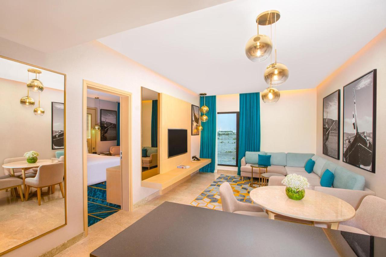 Maani Muscat Hotel & Suites Exterior photo