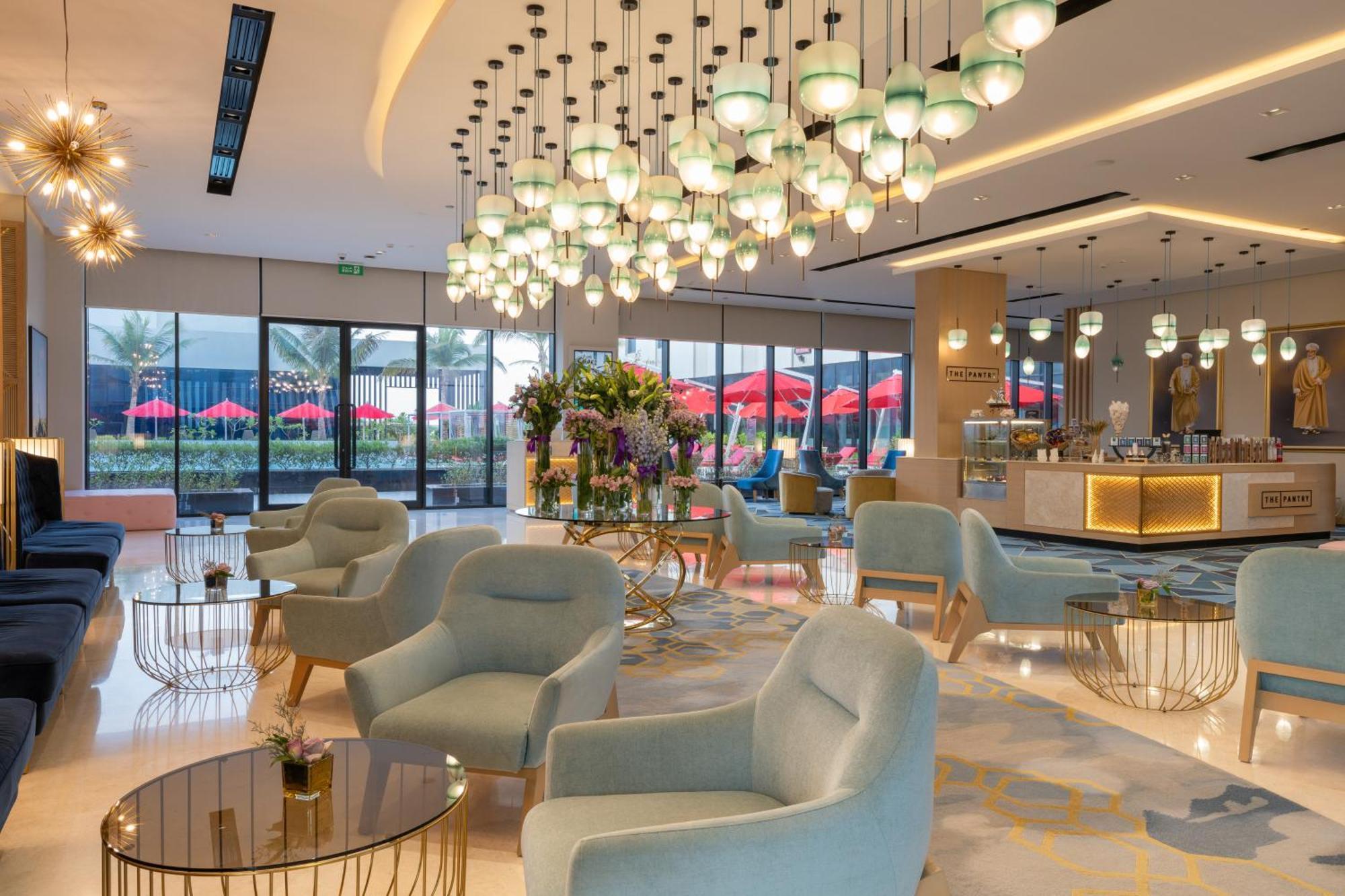 Maani Muscat Hotel & Suites Exterior photo