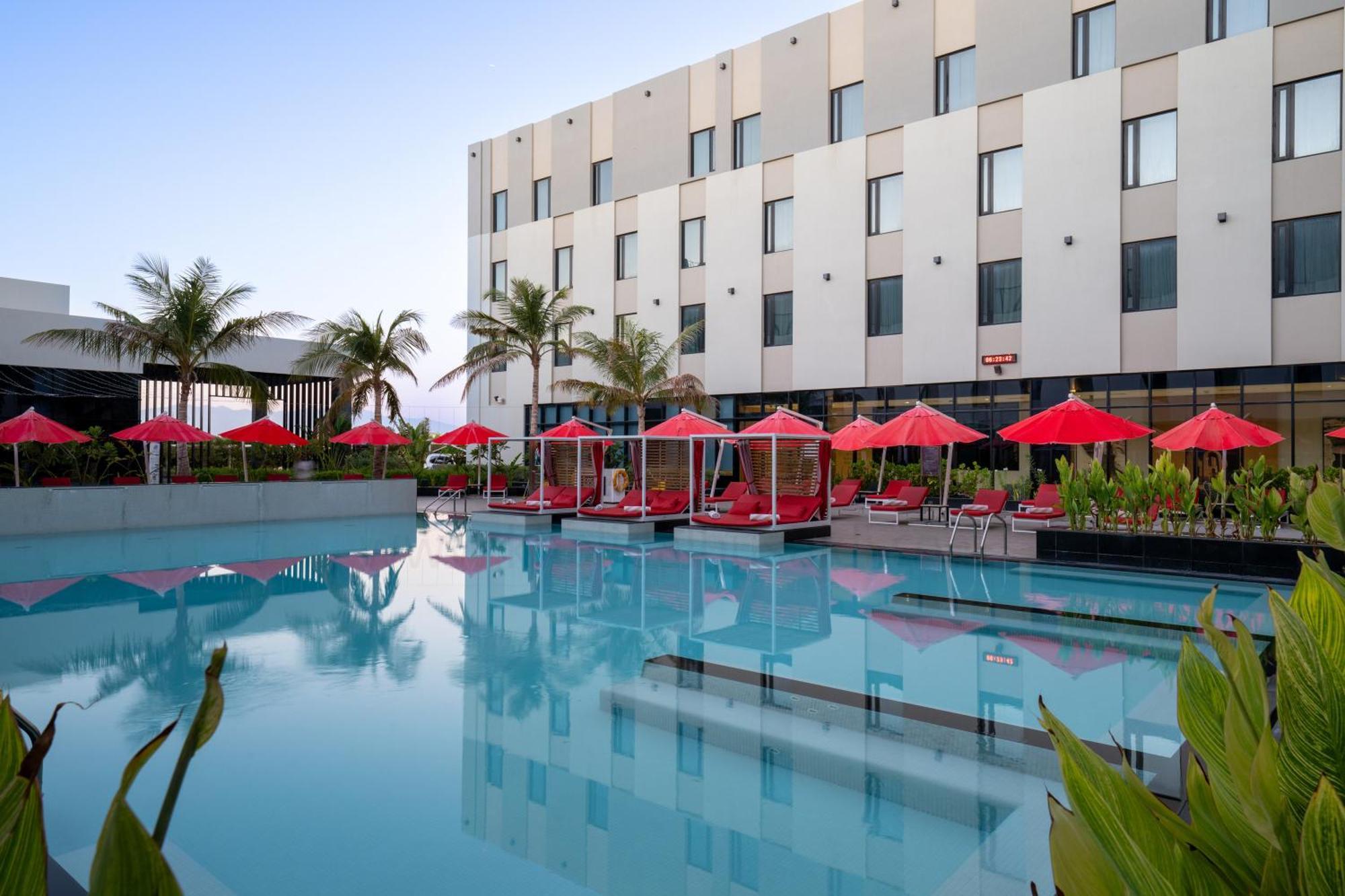 Maani Muscat Hotel & Suites Exterior photo